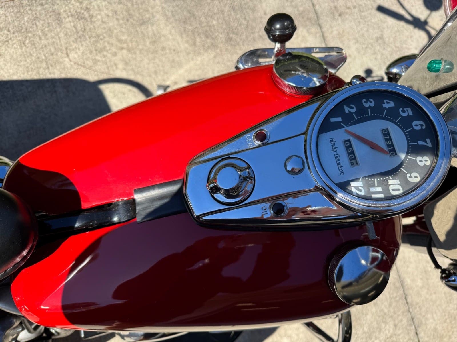 1962 Harley-Davidson FLH Duo-Glide 1200, view