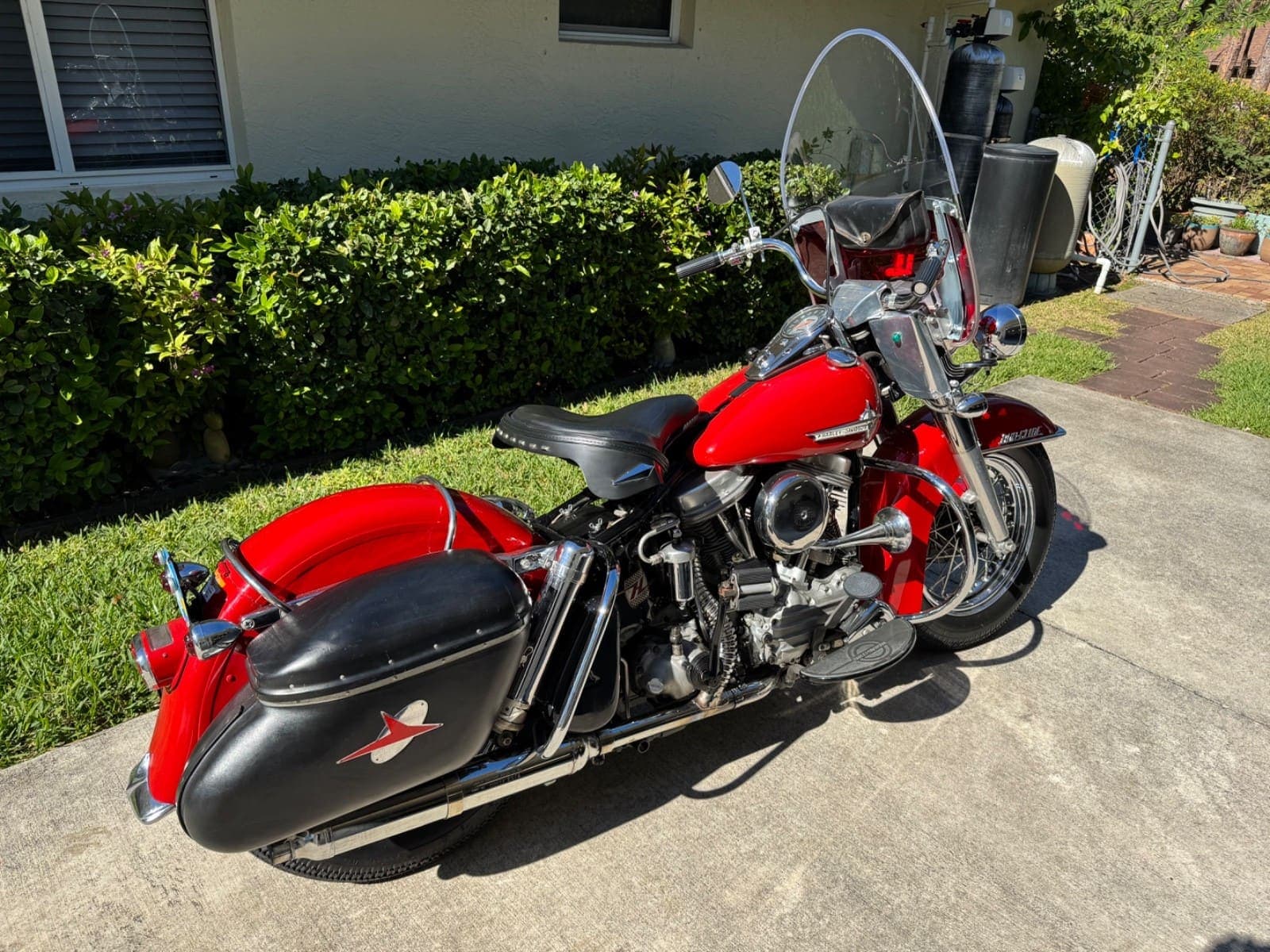 1962 Harley-Davidson FLH Duo-Glide 1200, view