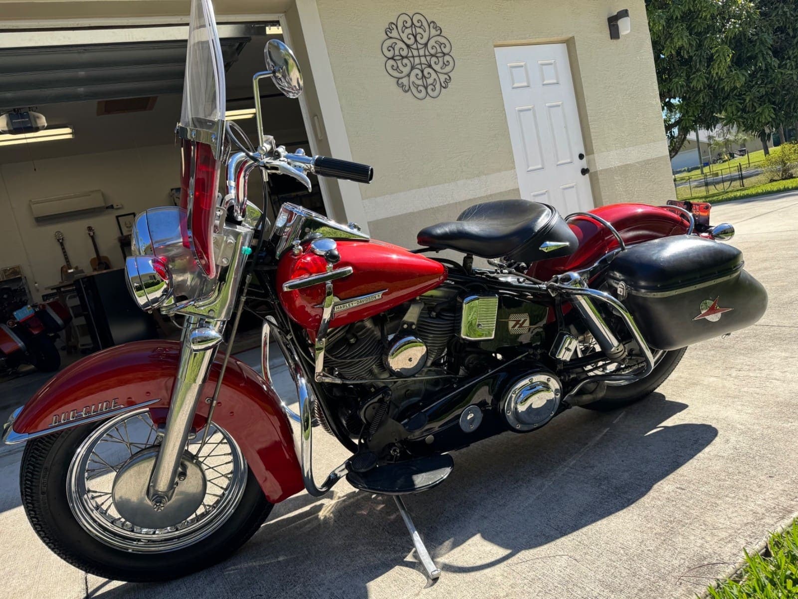 1962 Harley-Davidson FLH Duo-Glide 1200, view