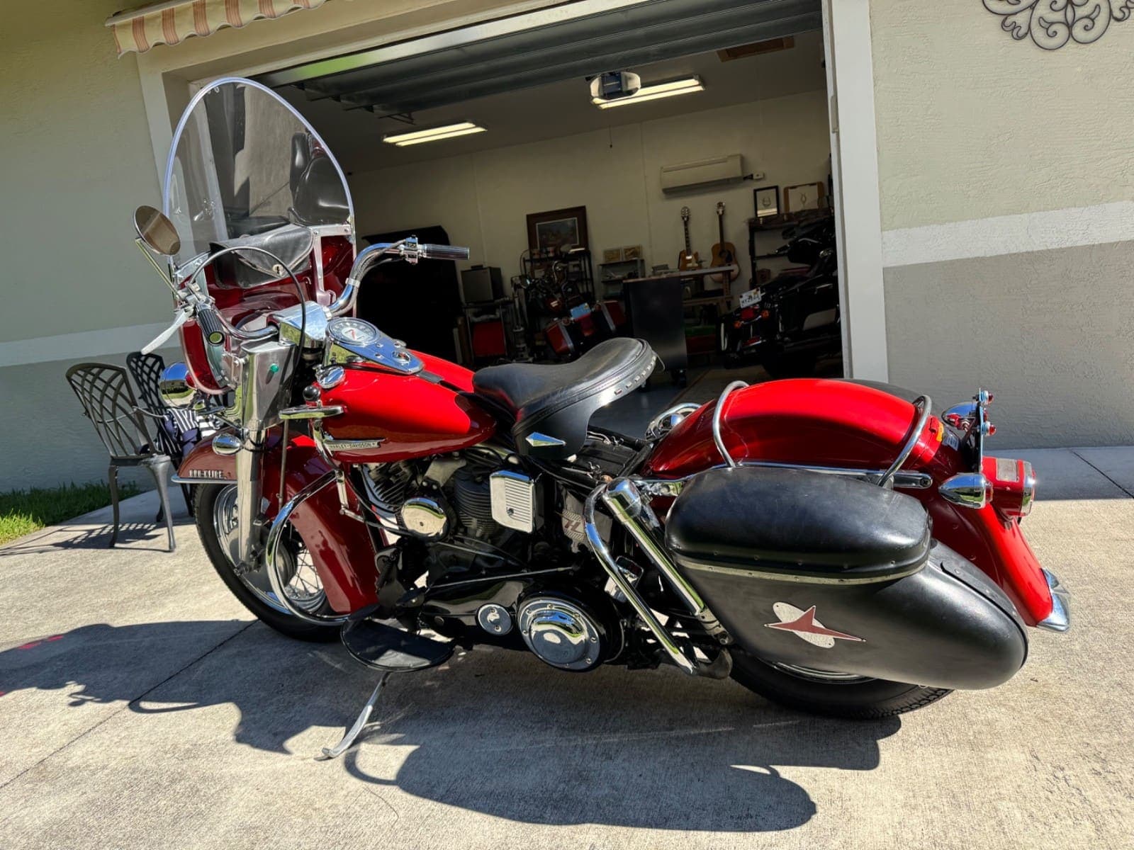 1962 Harley-Davidson FLH Duo-Glide 1200, view
