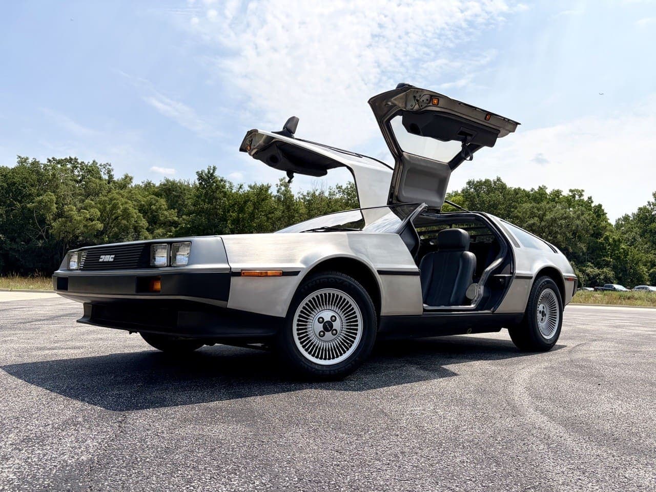 1981 DeLorean DMC-12 exterior