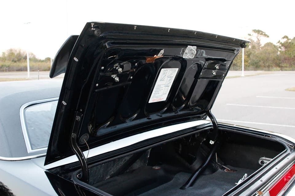 1970 Dodge Challenger R/T Hemi, view