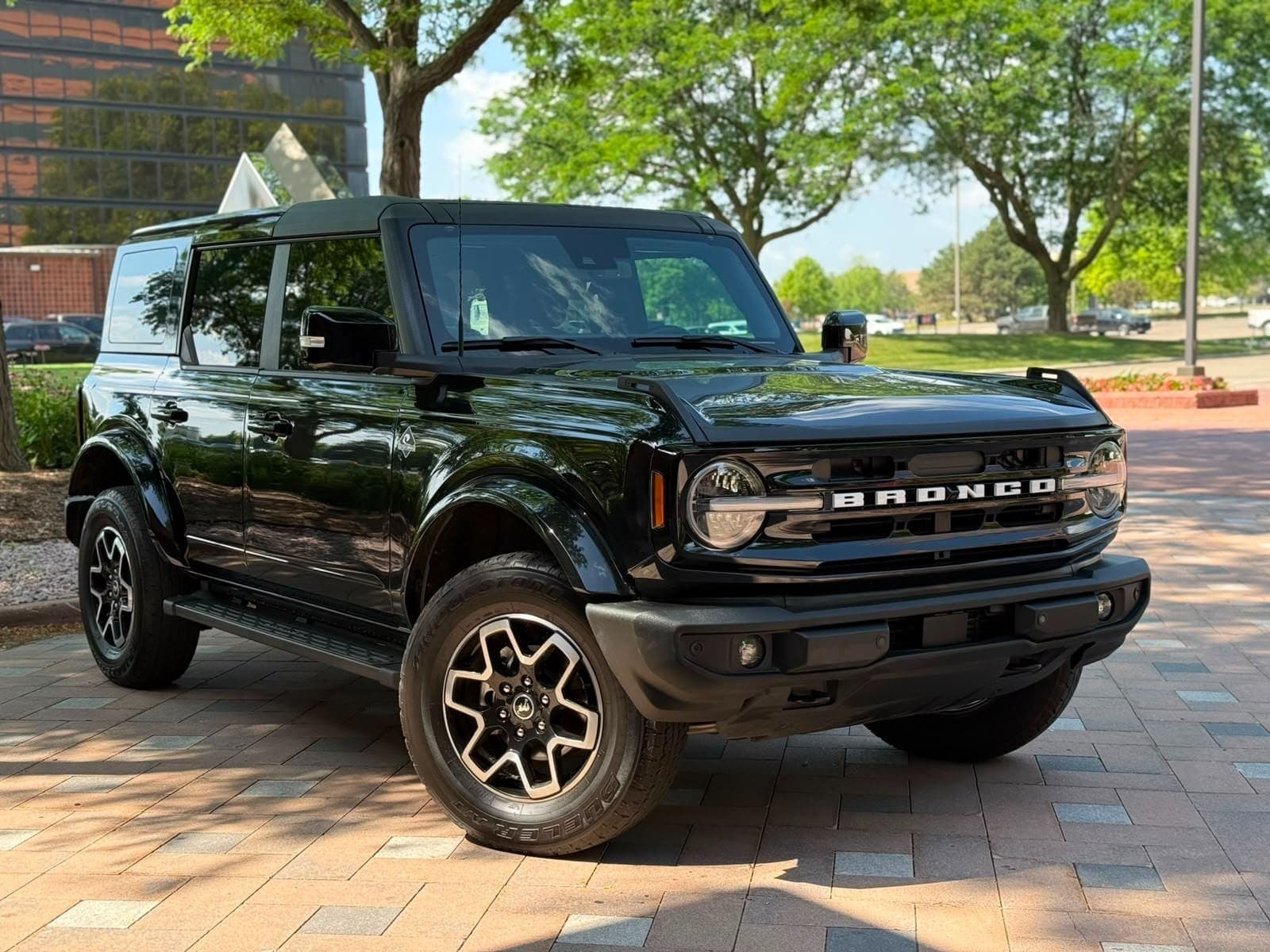 2024 Ford Bronco Outer Banks exterior