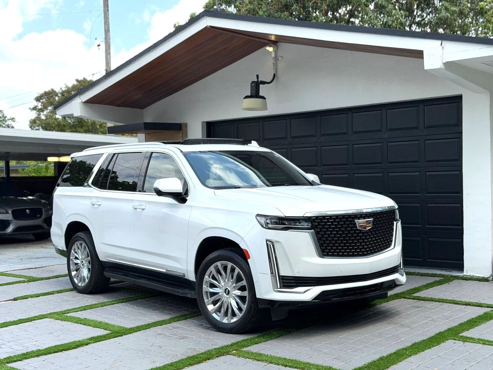 2023 Cadillac Escalade Premium Luxury exterior