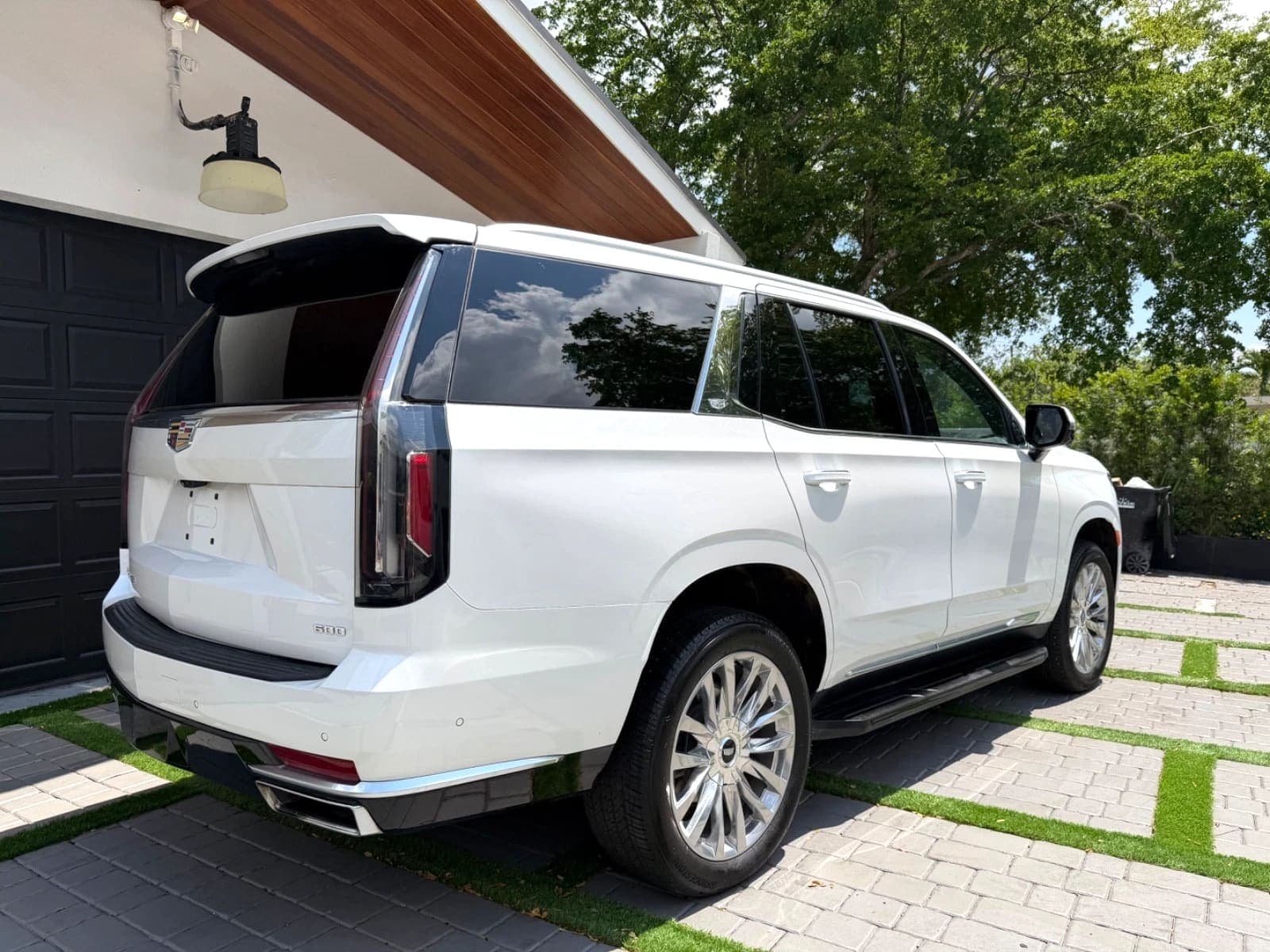 2023 Cadillac Escalade Premium Luxury, view