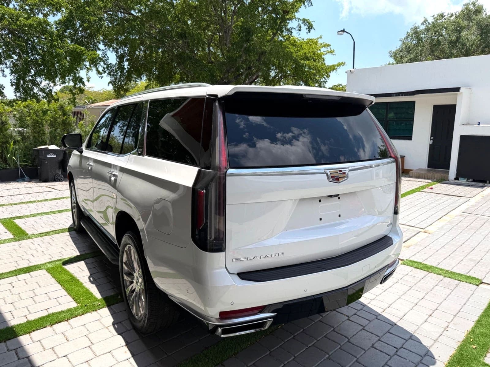 2023 Cadillac Escalade Premium Luxury, view