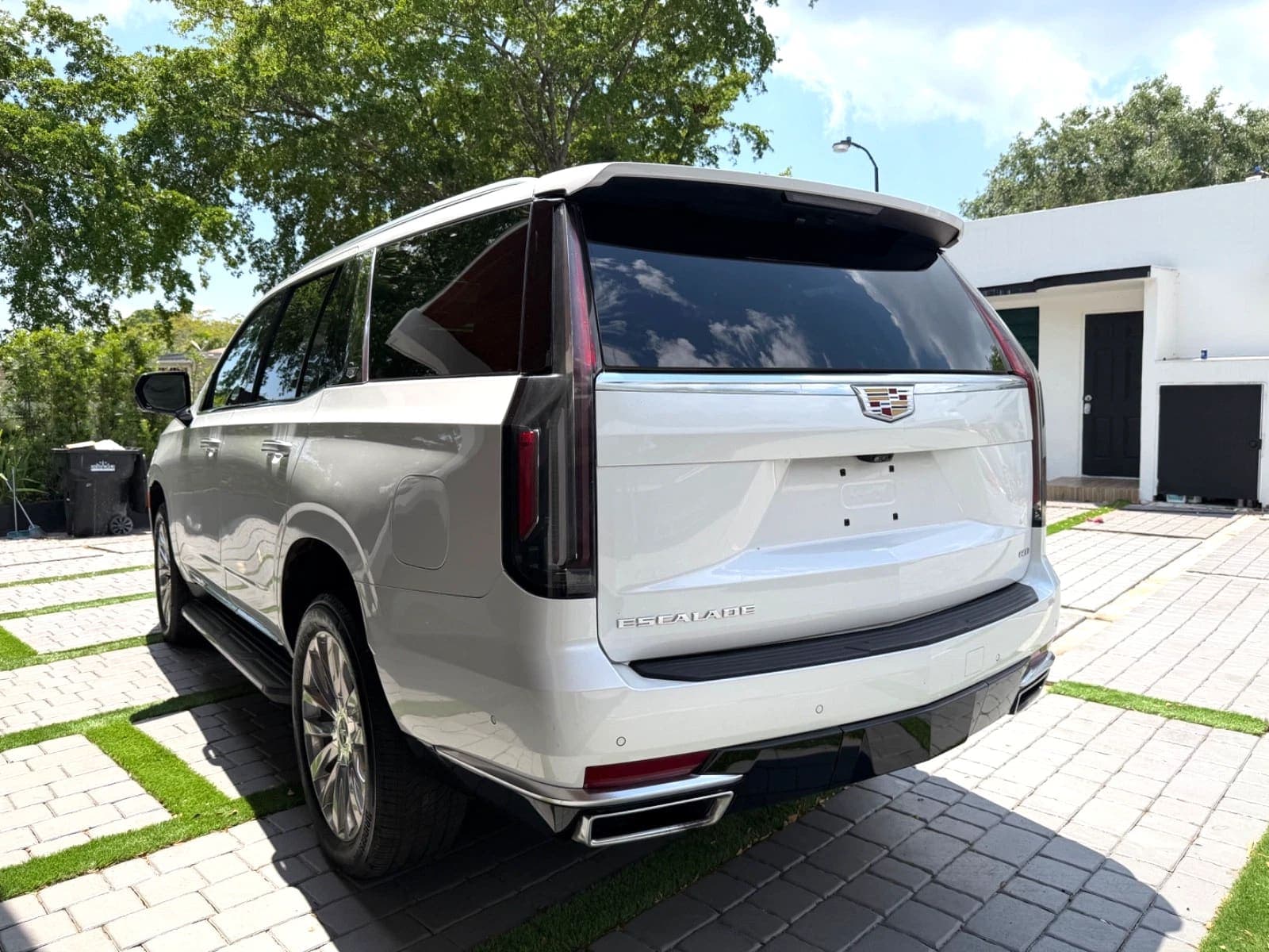 2023 Cadillac Escalade Premium Luxury, view