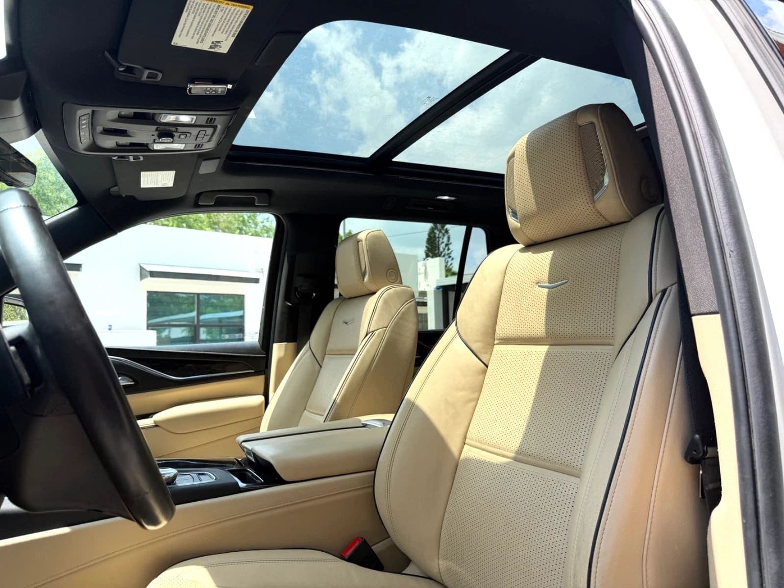 2023 Cadillac Escalade Premium Luxury, view