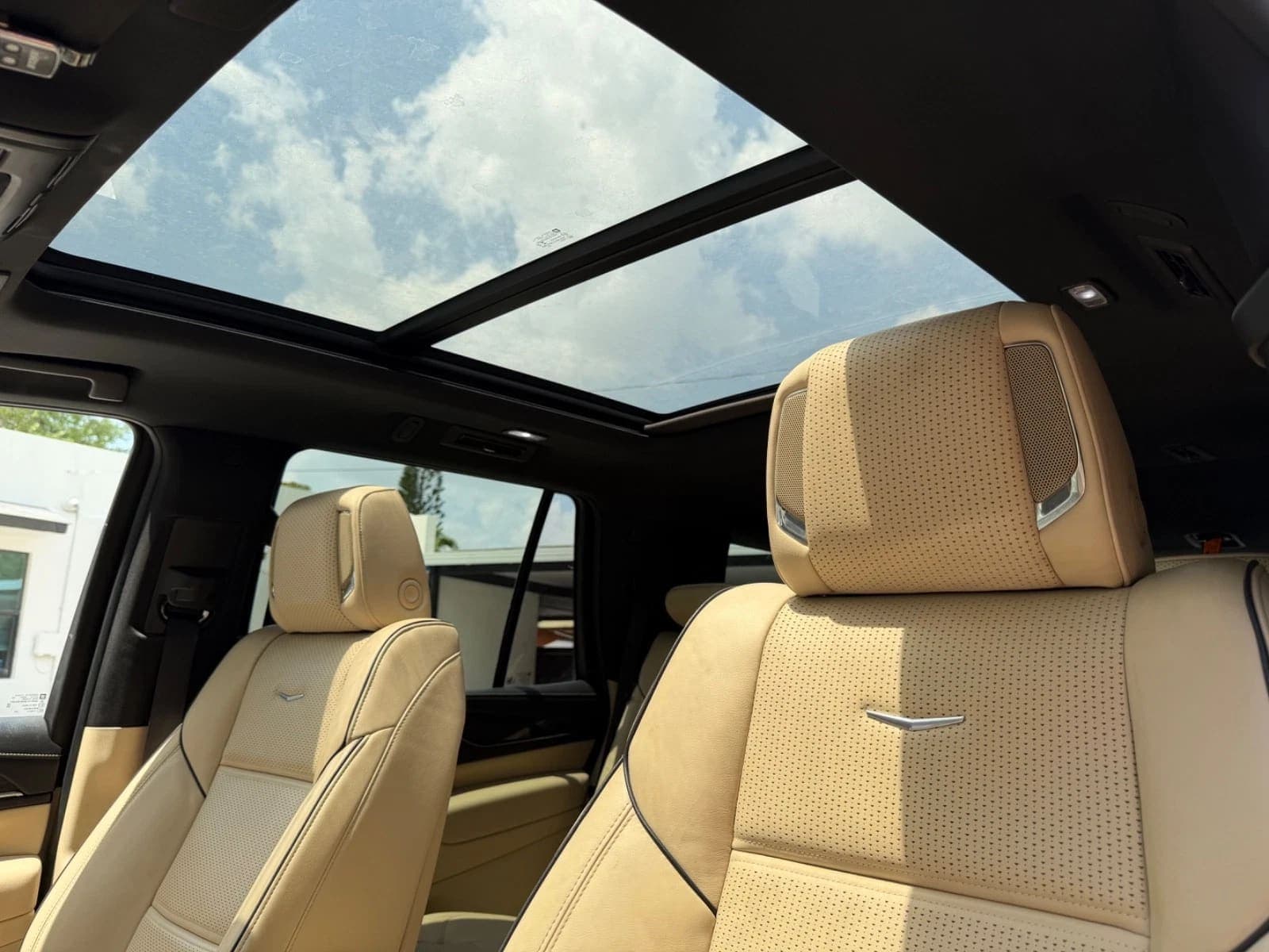 2023 Cadillac Escalade Premium Luxury, view