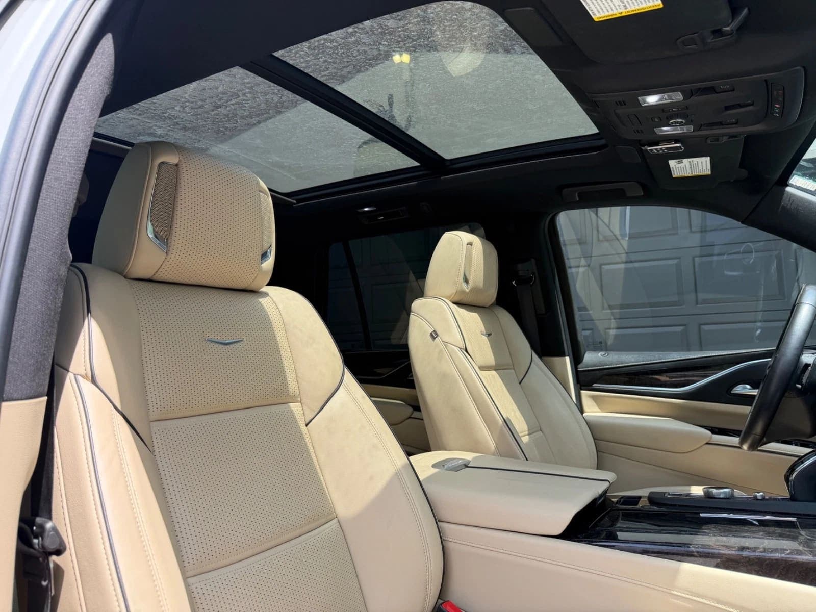 2023 Cadillac Escalade Premium Luxury, view