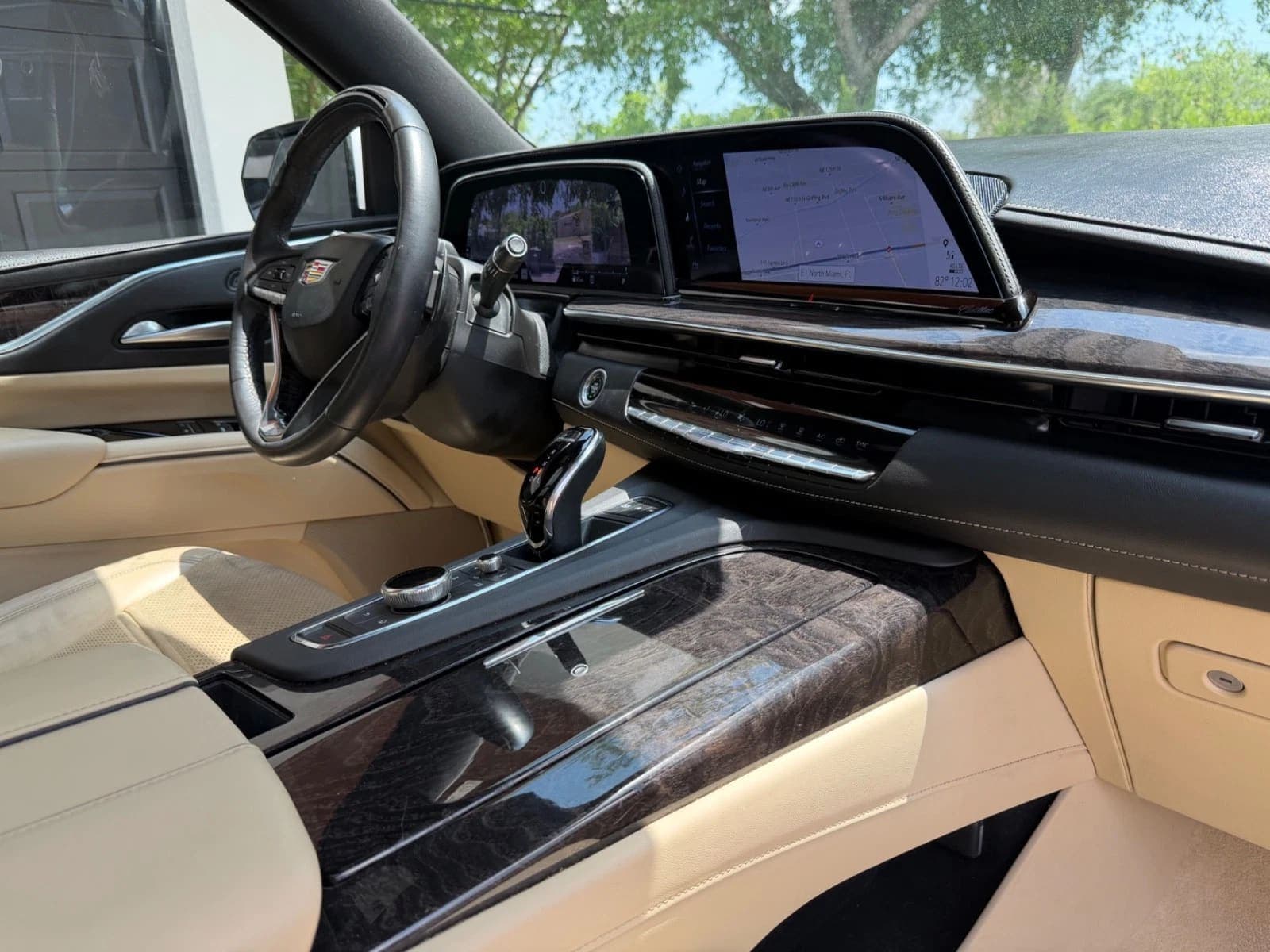 2023 Cadillac Escalade Premium Luxury, view