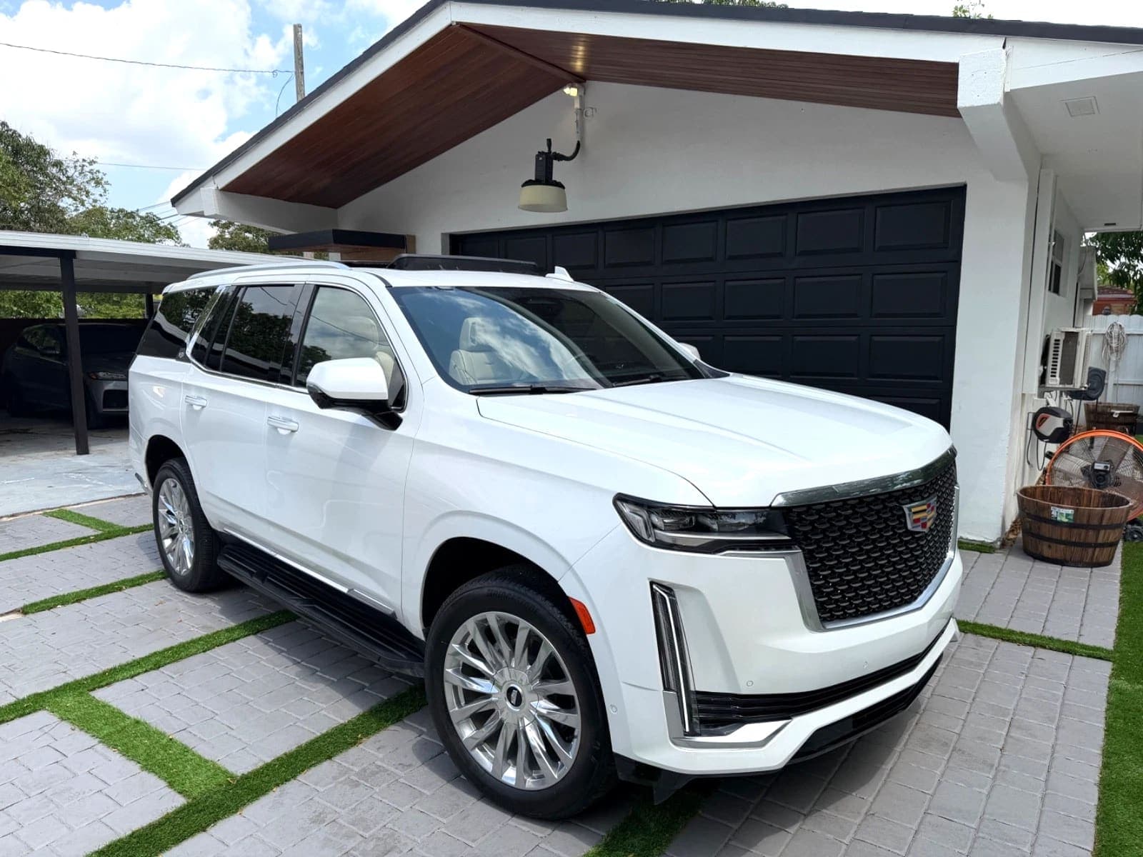 2023 Cadillac Escalade Premium Luxury, view