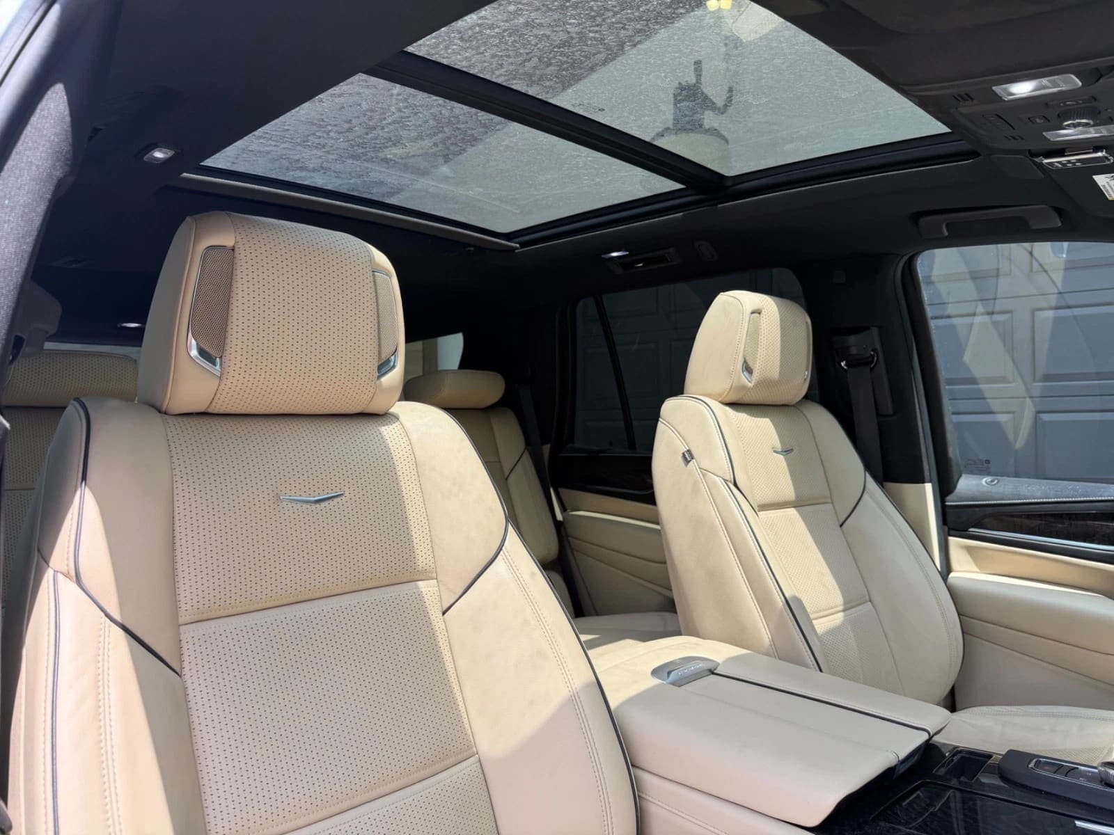 2023 Cadillac Escalade Premium Luxury, view