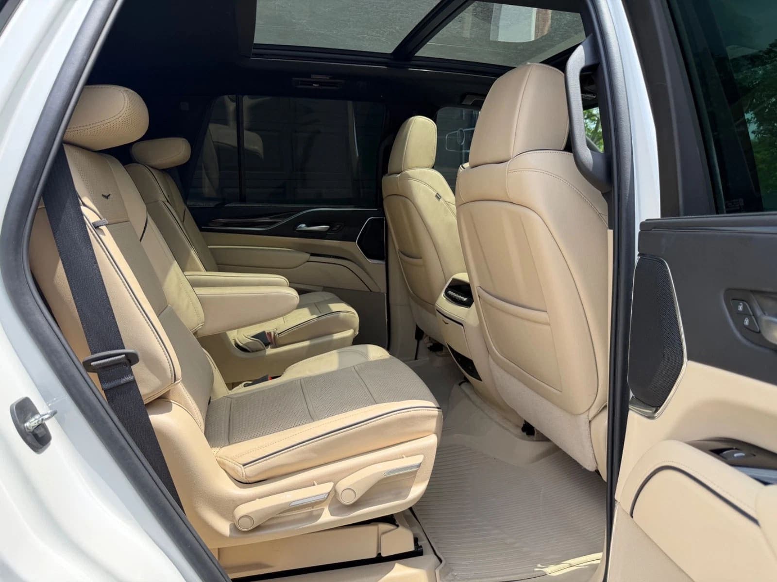 2023 Cadillac Escalade Premium Luxury, view