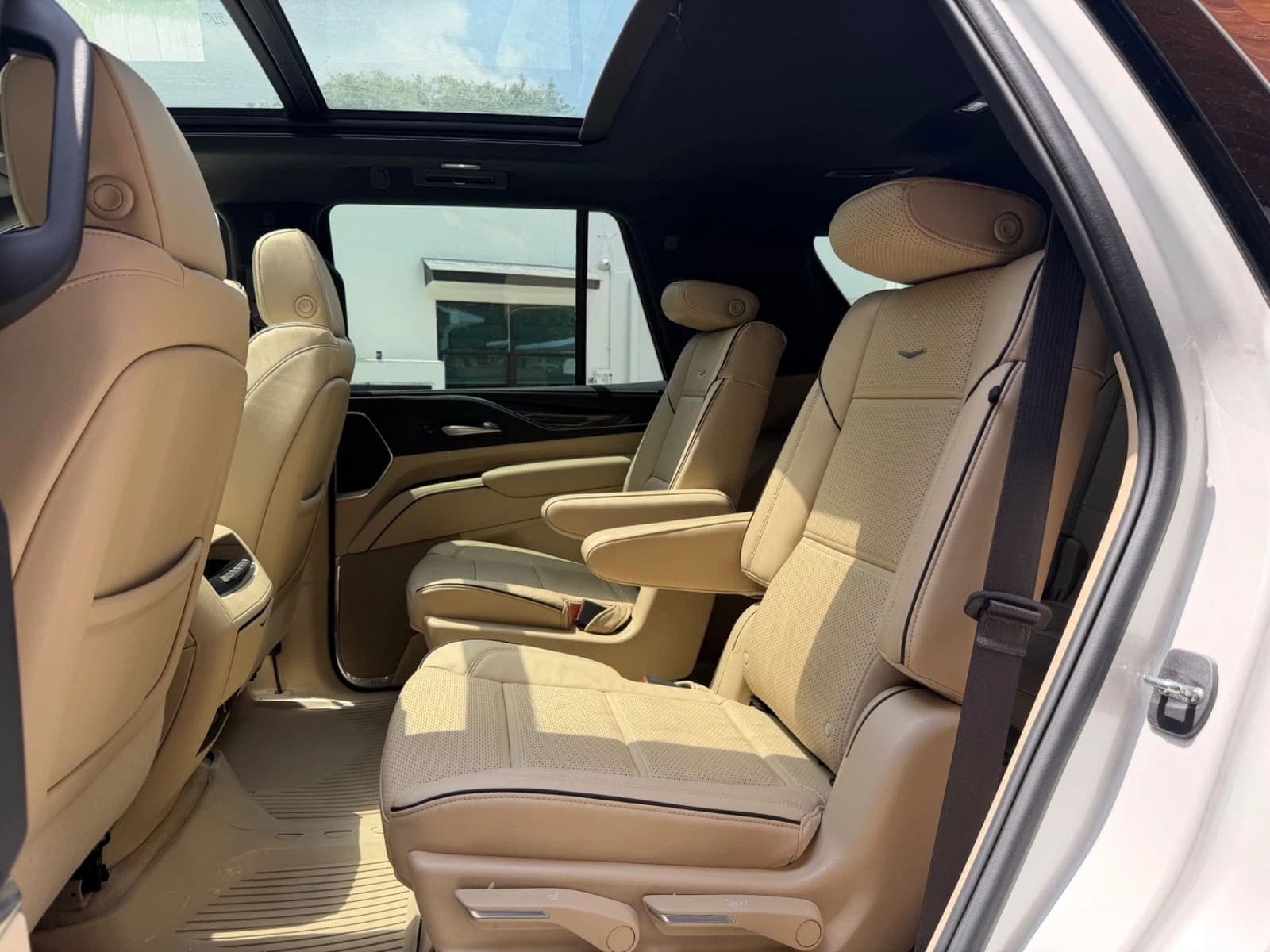 2023 Cadillac Escalade Premium Luxury, view