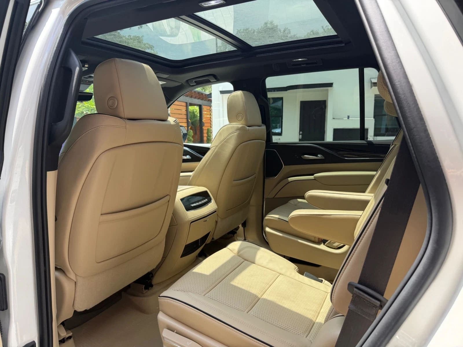 2023 Cadillac Escalade Premium Luxury, view