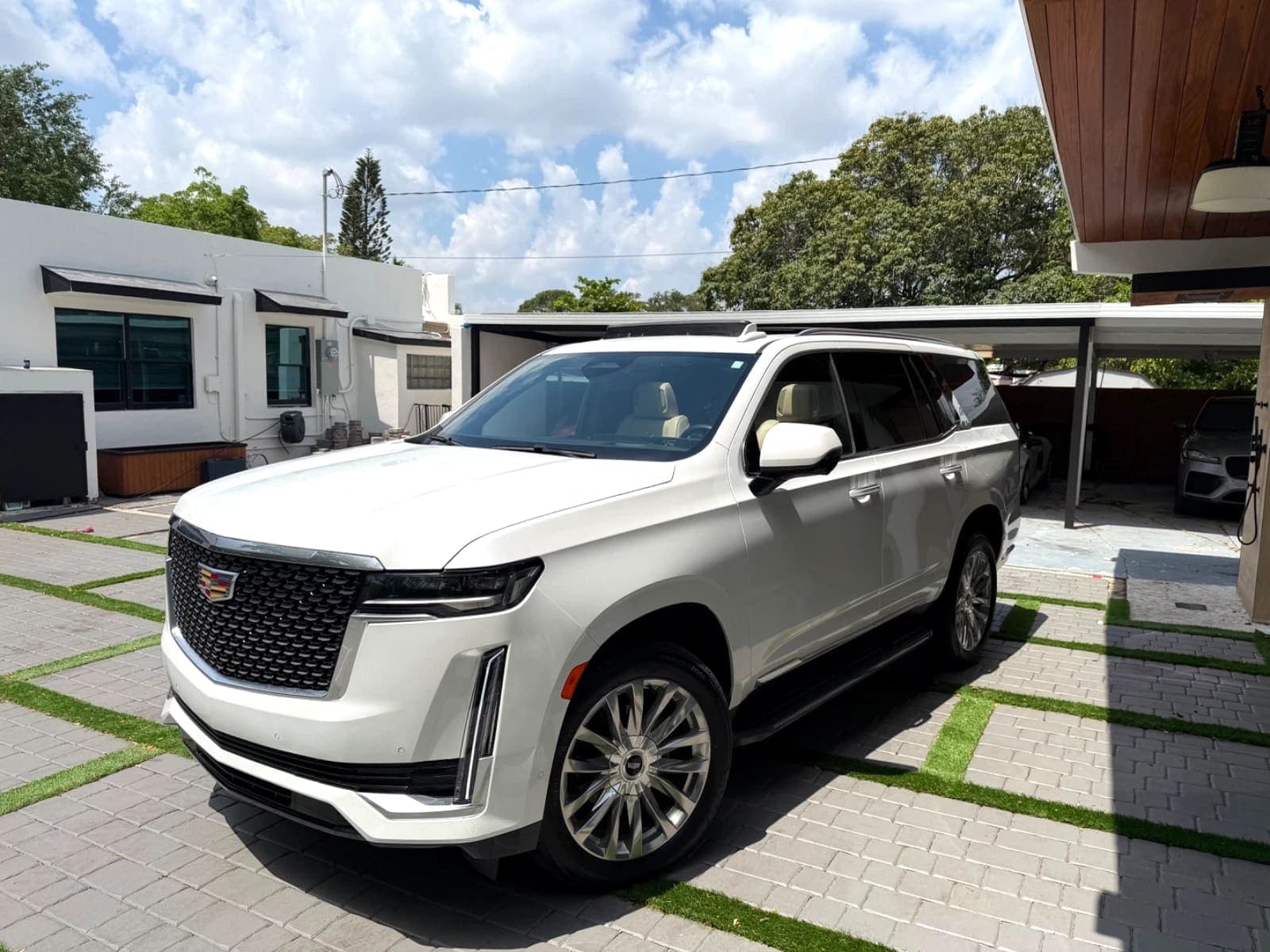 2023 Cadillac Escalade Premium Luxury, view