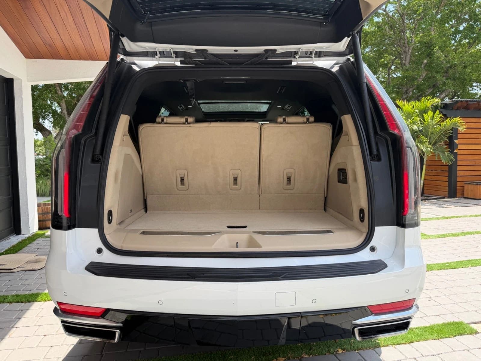 2023 Cadillac Escalade Premium Luxury, view