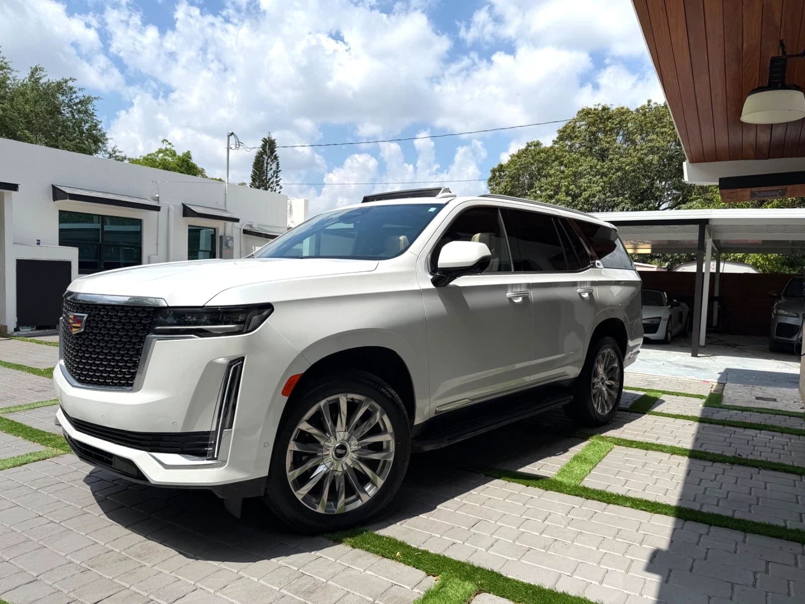 2023 Cadillac Escalade Premium Luxury, view