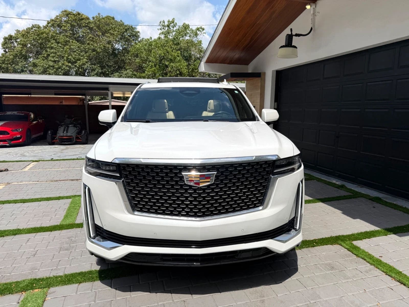 2023 Cadillac Escalade Premium Luxury, view