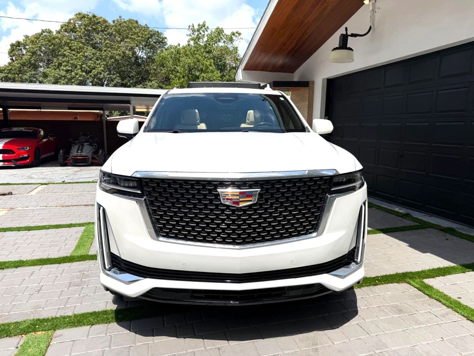 2023 Cadillac Escalade Premium Luxury, view