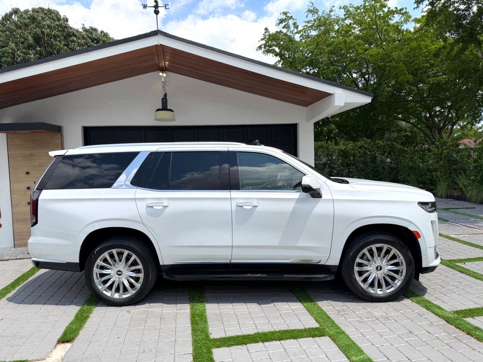 2023 Cadillac Escalade Premium Luxury, view