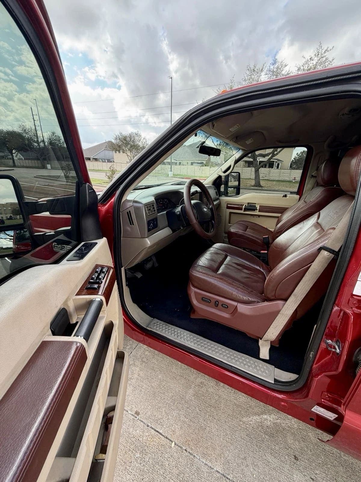 2002 Ford F-350 Super Duty King Ranch, view