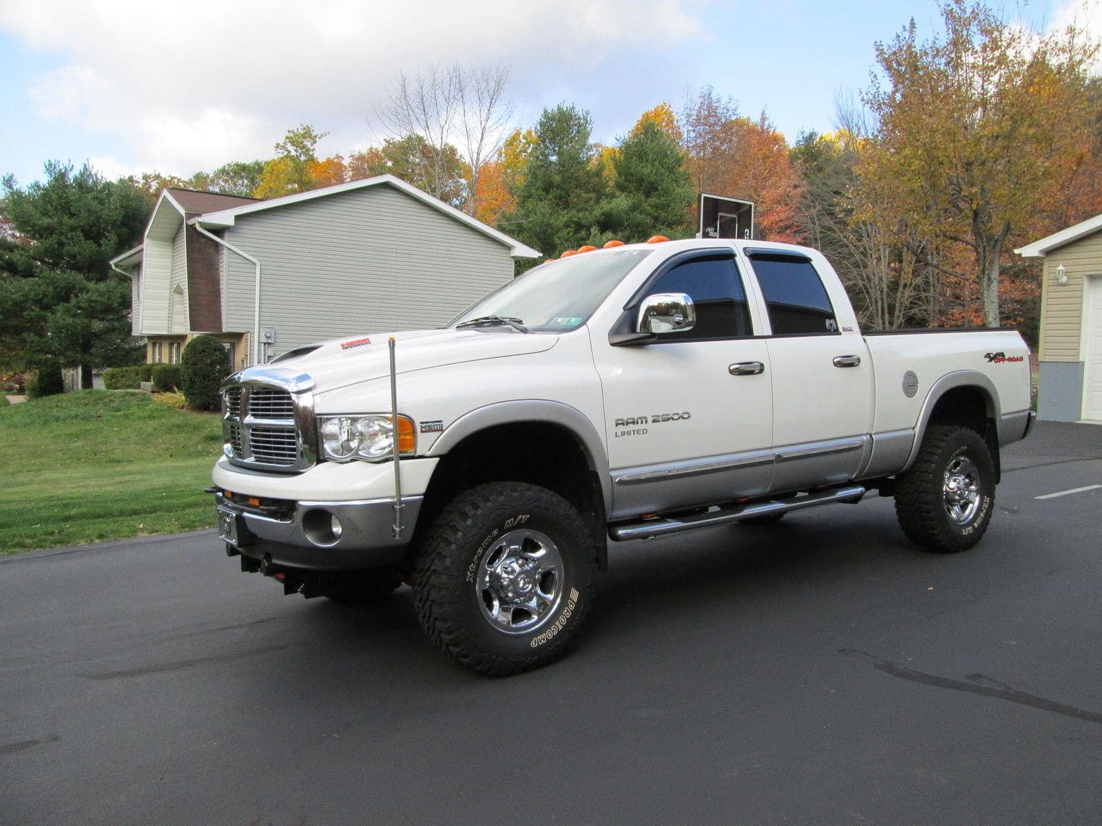 2004 Dodge Ram 2500 SLT Quad Cab w/Meyer Plow exterior