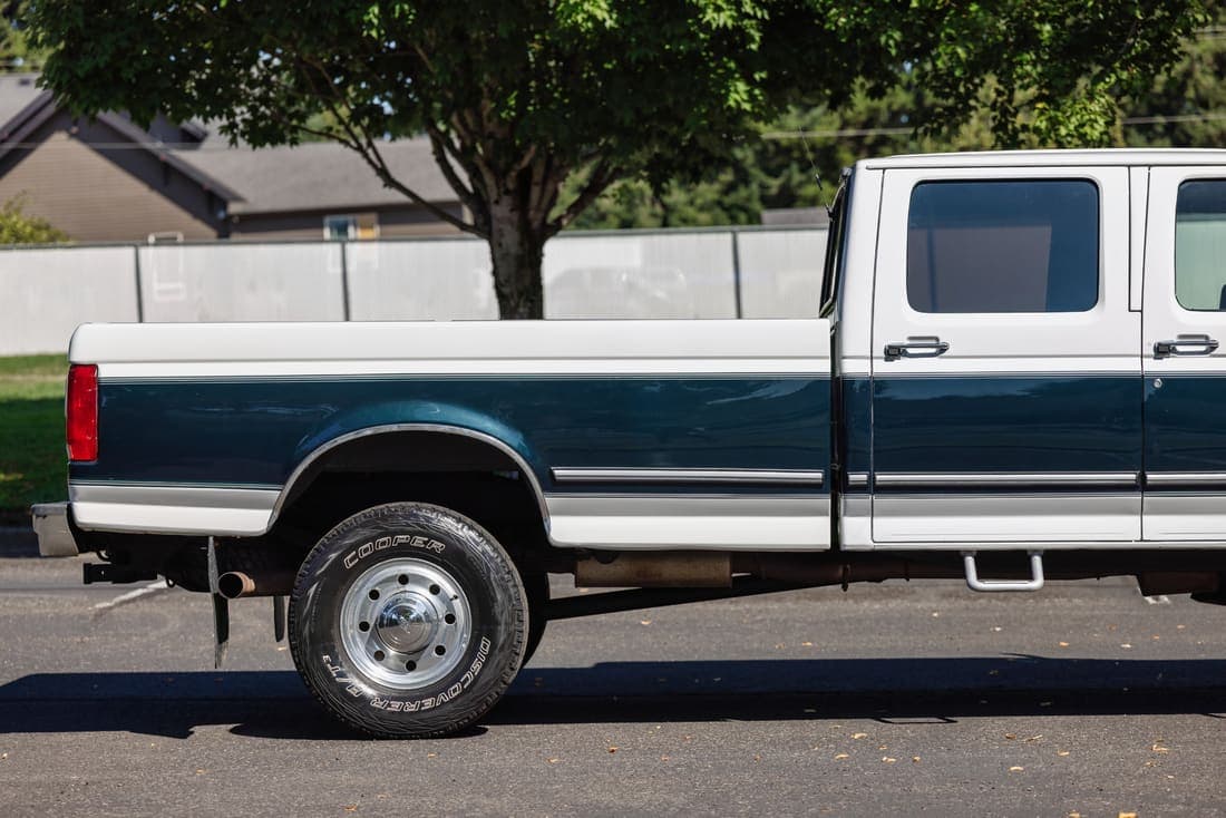 1995 Ford F-350 XLT, view